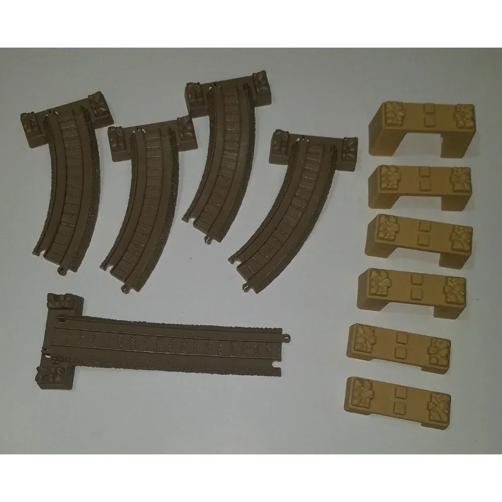 11 Gullane Brown Train 5 Tracks + 6 Risers Compatible Lot Thomas Tank Engine